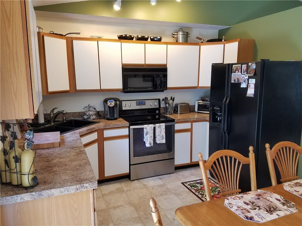 419 Read School House Road Coventry, RI 02816 - Photo 8 of 40