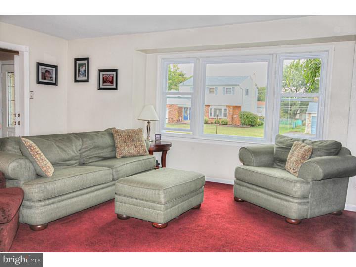 504 Valmore Road Fairless Hills, PA 19030 - Photo 13 of 25 Living Room