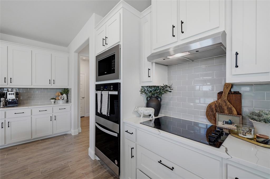 864 Shadow Valley Road Whitesboro, TX 76273 - Photo 17 of 40 Kitchen