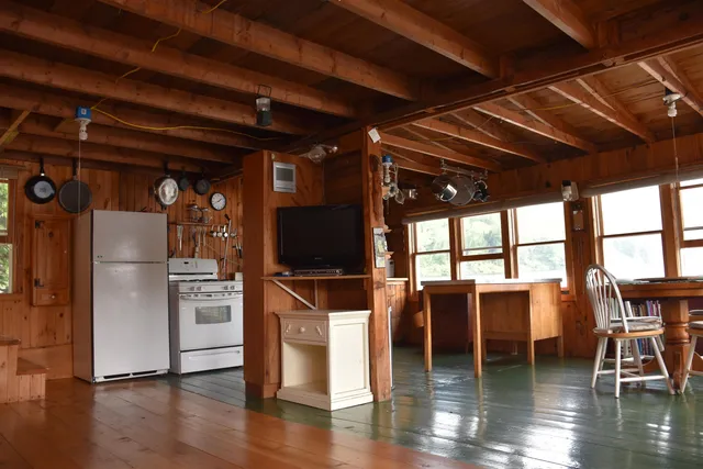 $650,000 | 195 Meadow Lane, Woodbury, VT 05681