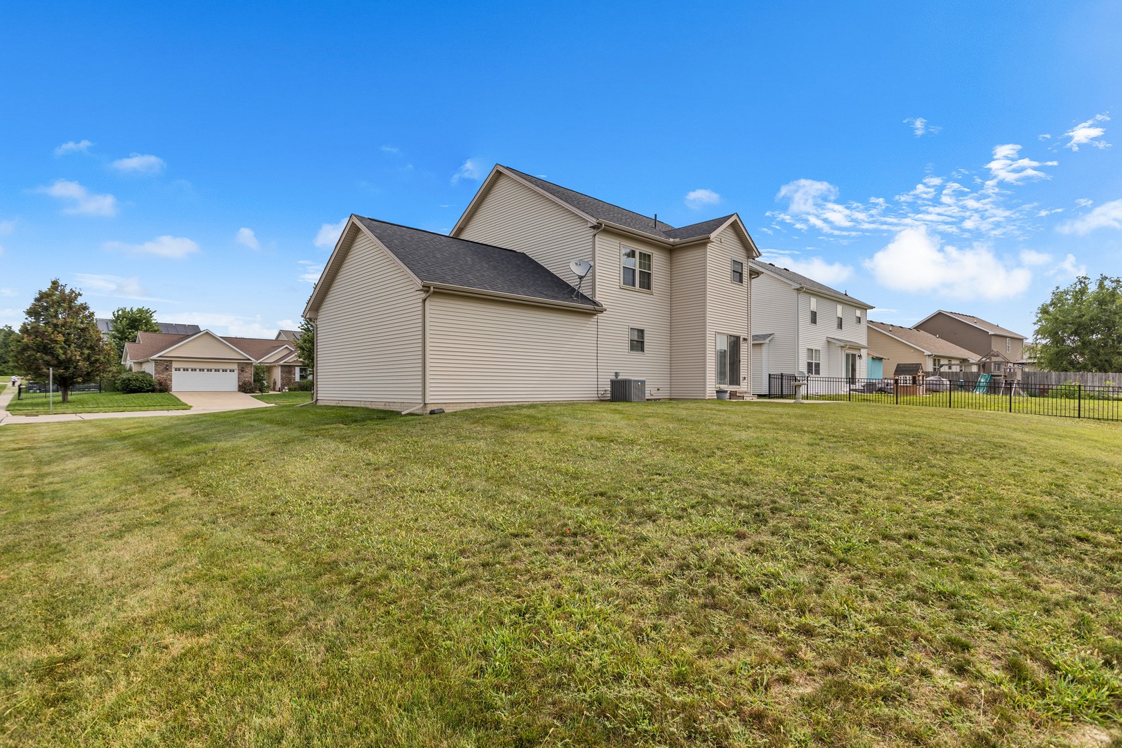 1701 Hunters Ridge Court Mahomet, IL 61853 - Photo 6 of 40 Gallery Image 6