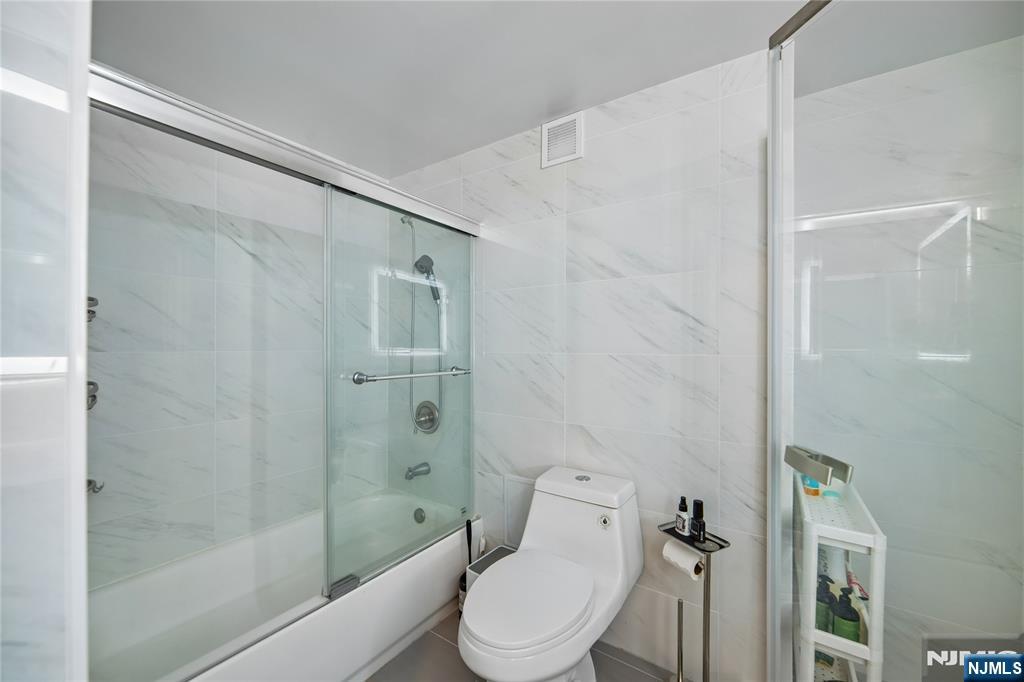 1055 River Road, Unit 302 Edgewater, NJ 07020 - Photo 12 of 20