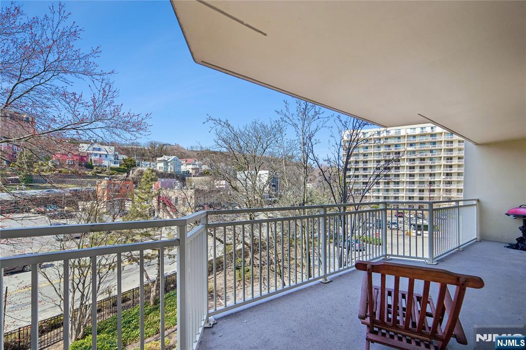 1055 River Road, Unit 302 Edgewater, NJ 07020 - Photo 13 of 20