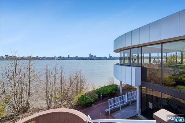 $464,500 | 1055 River Road, Unit 302, Edgewater, NJ 07020