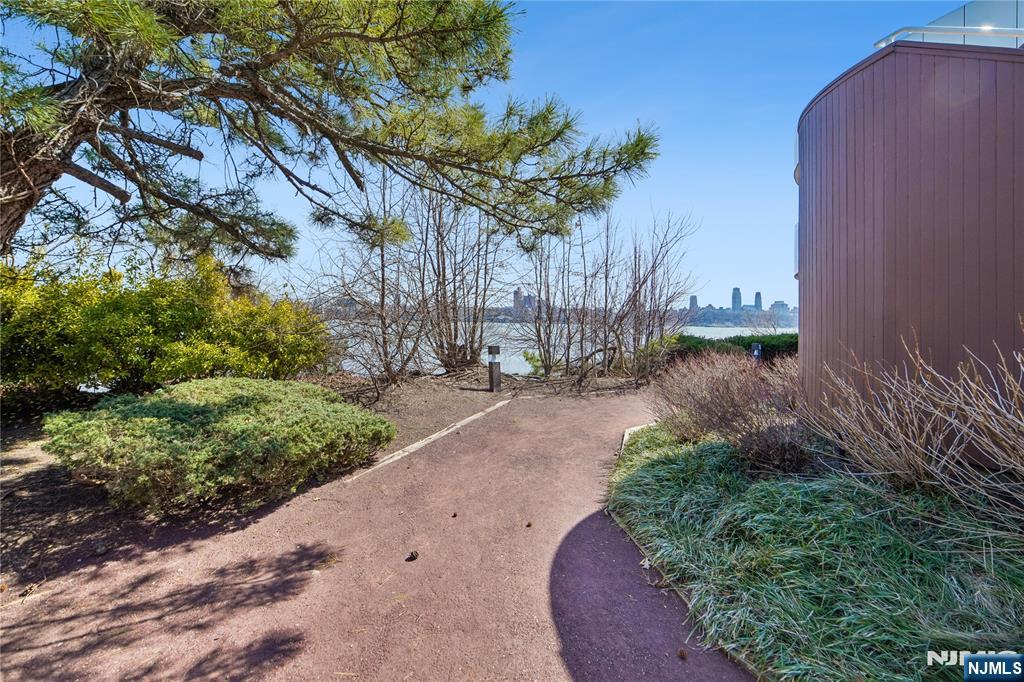 1055 River Road, Unit 302 Edgewater, NJ 07020 - Photo 18 of 20