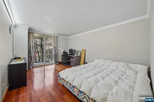$464,500 | 1055 River Road, Unit 302, Edgewater, NJ 07020