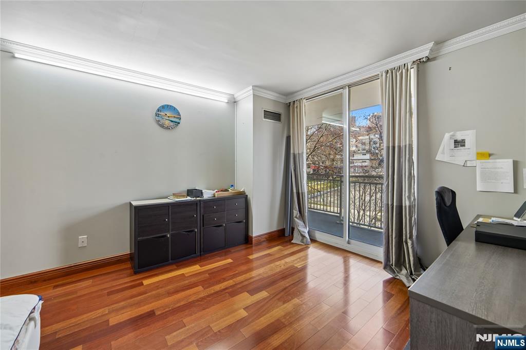 1055 River Road, Unit 302 Edgewater, NJ 07020 - Photo 10 of 20