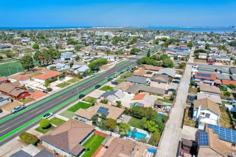 a view of entryway with outdoor area