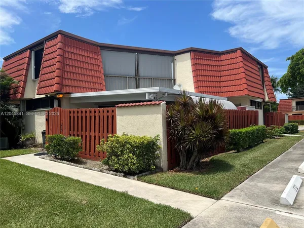 $2,400 | 3940 Victoria Drive, West Palm Beach, FL 33406