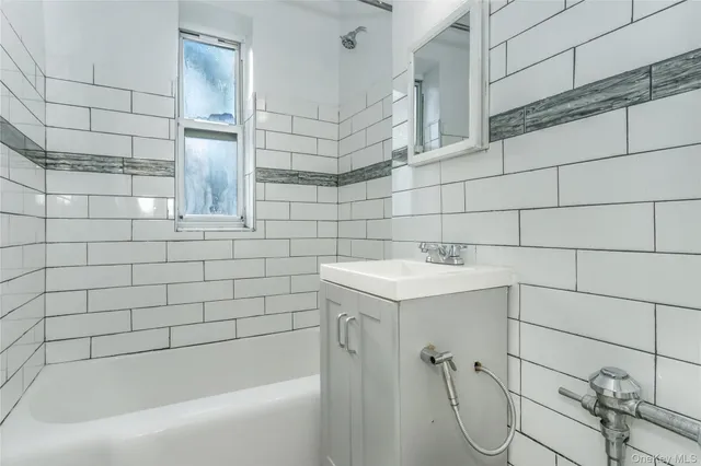 $2,250 | 33-26 82nd Street, Unit 1D | Jackson Heights
