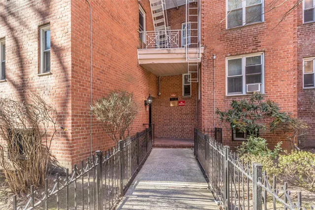 $2,250 | 33-26 82nd Street, Unit 1D | Jackson Heights