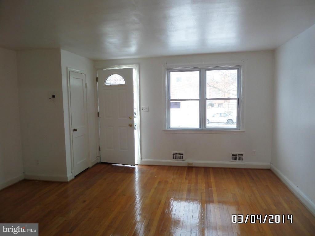 1355 Dalton Road Baltimore, MD 21234 - Photo 3 of 15 Living Room