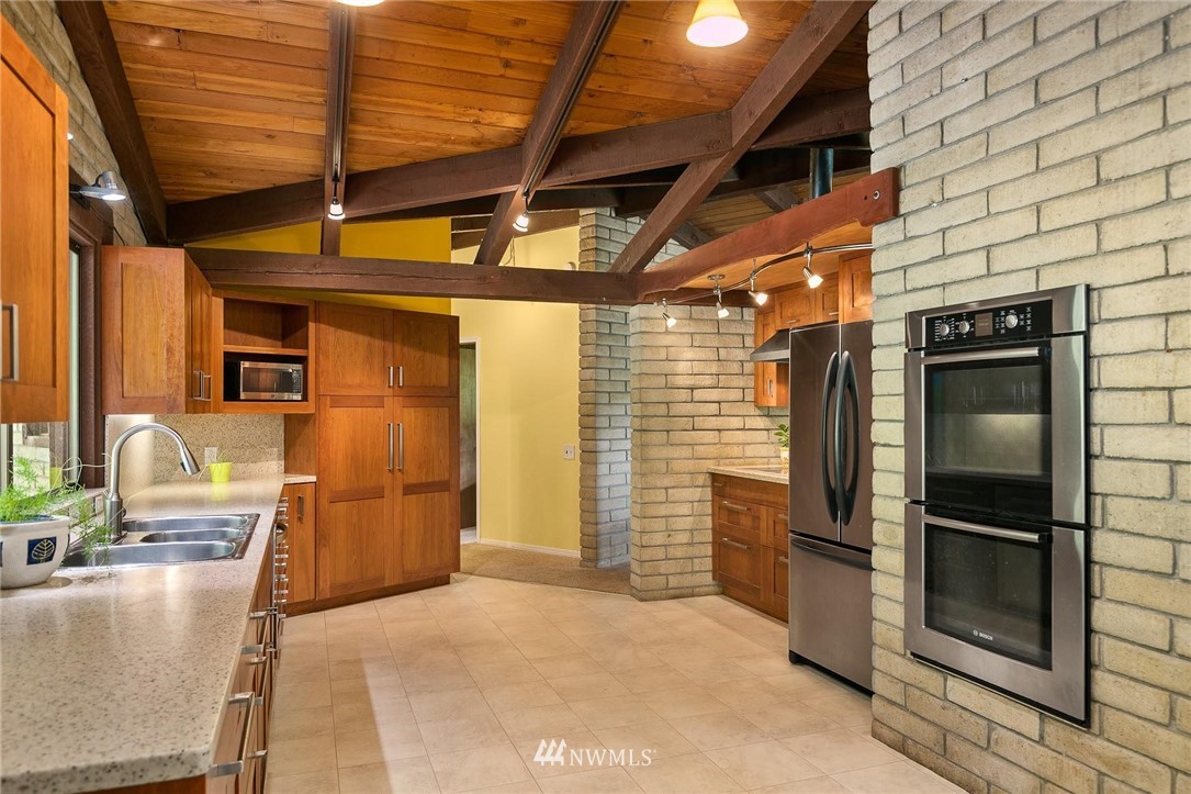 11138 Upper Preston Road Southeast Issaquah, WA 98027 - Photo 14 of 40 Gallery Image 14
