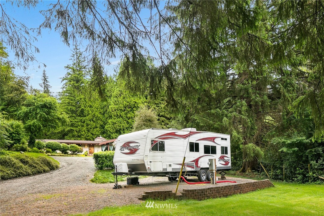 11138 Upper Preston Road Southeast Issaquah, WA 98027 - Photo 34 of 40 Gallery Image 34