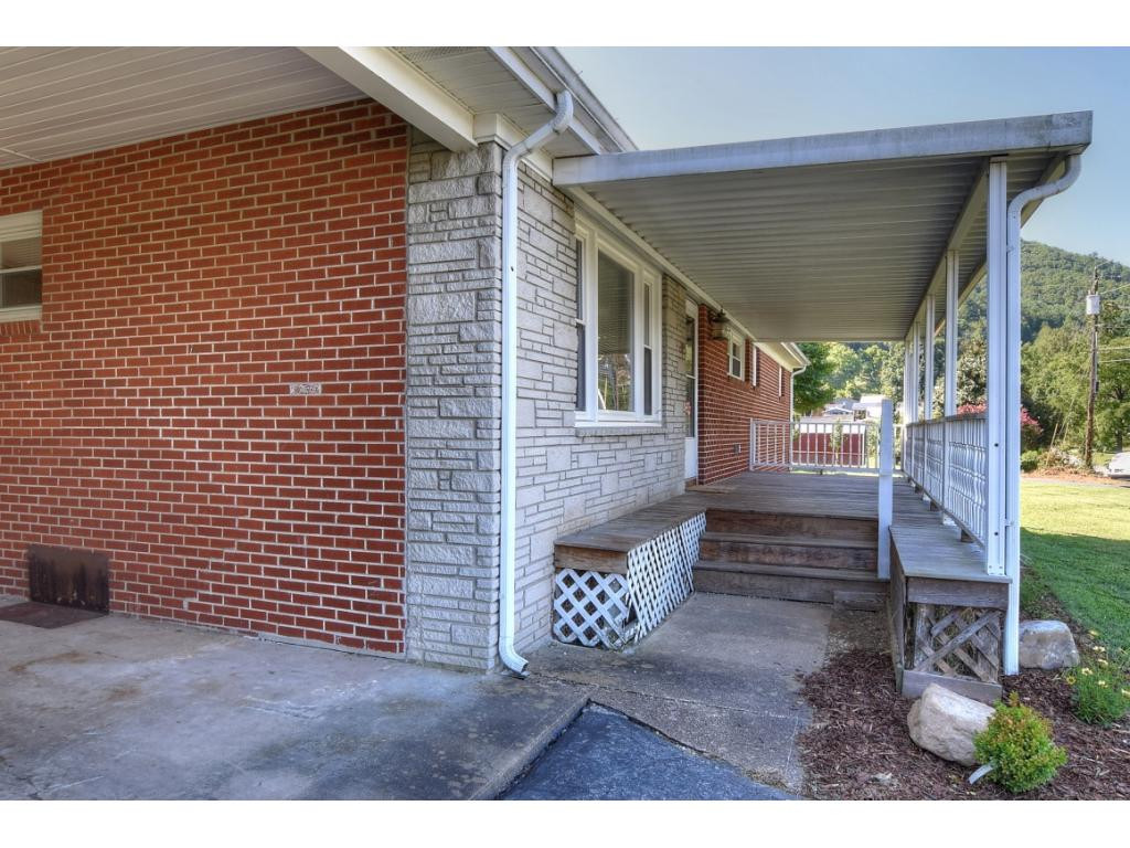 206 Smith Street Erwin, TN 37650 - Photo 10 of 34 Photo 10