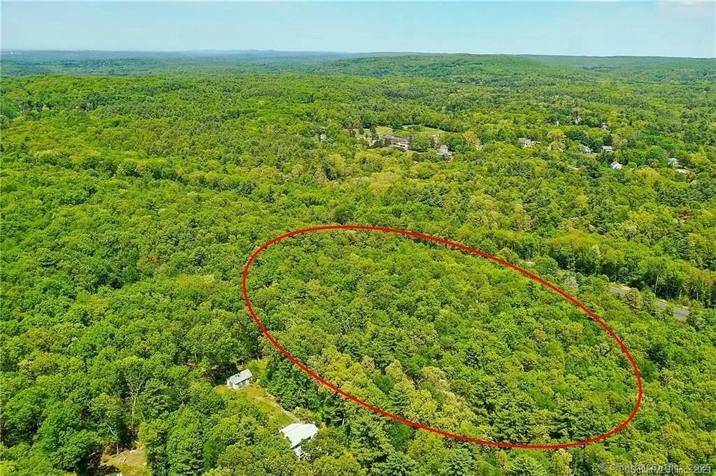 318 Three Mile Road Glastonbury, CT 06033 - Photo 2 of 5 a view of a field with an ocean