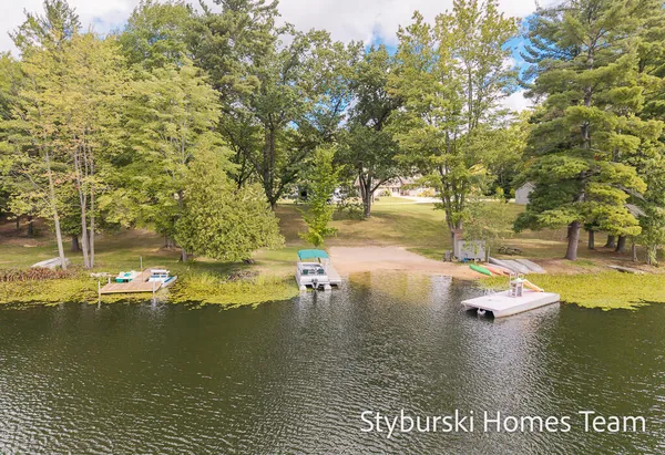 $600,000 | 226 North 176th Avenue, Walkerville, MI 49459