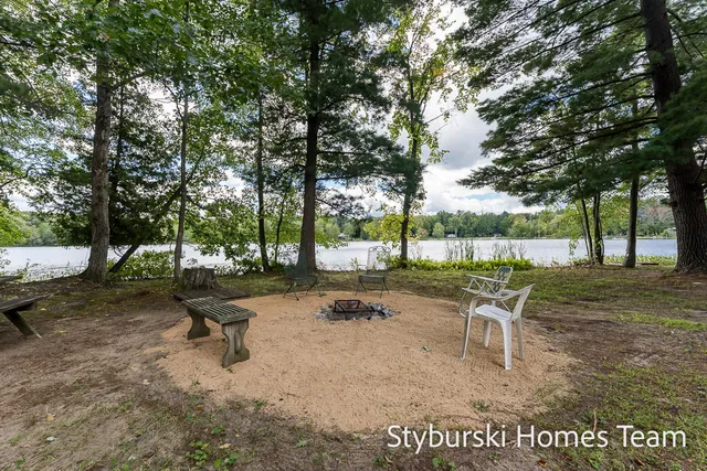 $900,000 | 226 North 176th Avenue, Walkerville, MI 49459