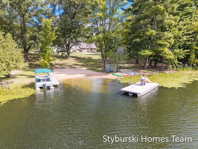 $900,000 | 226 North 176th Avenue, Walkerville, MI 49459
