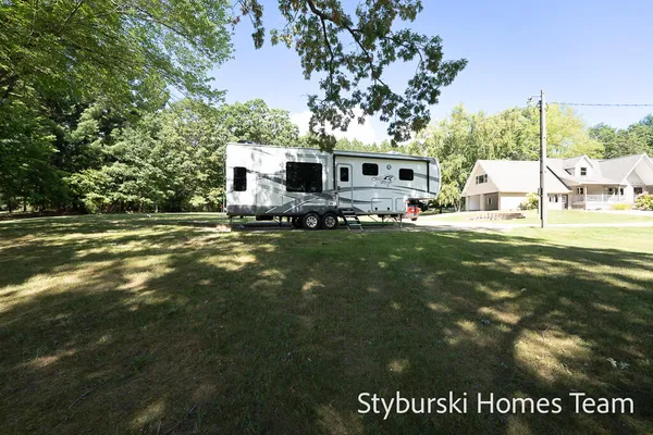 $600,000 | 226 North 176th Avenue, Walkerville, MI 49459