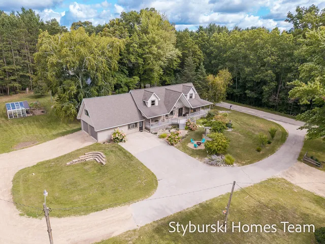$900,000 | 226 North 176th Avenue, Walkerville, MI 49459