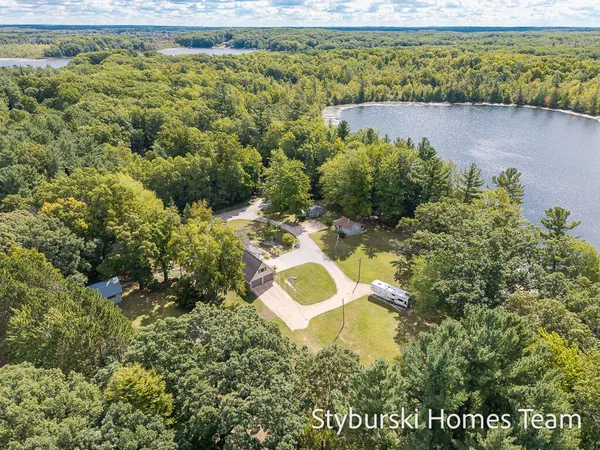 $600,000 | 226 North 176th Avenue, Walkerville, MI 49459