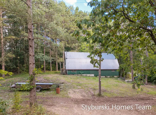 $900,000 | 226 North 176th Avenue, Walkerville, MI 49459