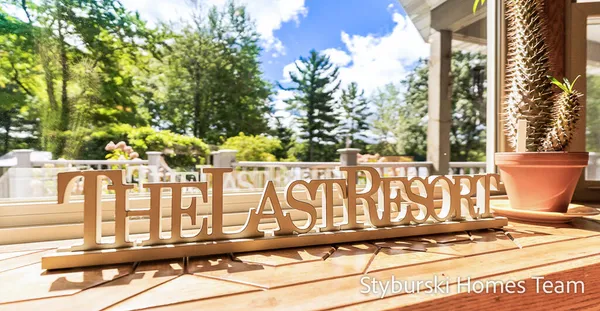 $900,000 | 226 North 176th Avenue, Walkerville, MI 49459