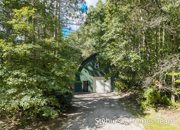 $900,000 | 226 North 176th Avenue, Walkerville, MI 49459