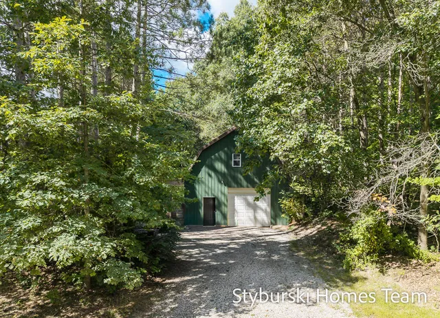 $900,000 | 226 North 176th Avenue, Walkerville, MI 49459