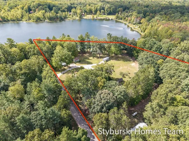 $900,000 | 226 North 176th Avenue, Walkerville, MI 49459