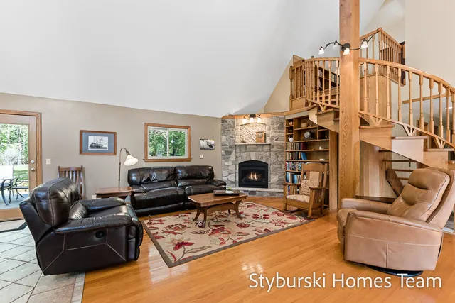 $900,000 | 226 North 176th Avenue, Walkerville, MI 49459