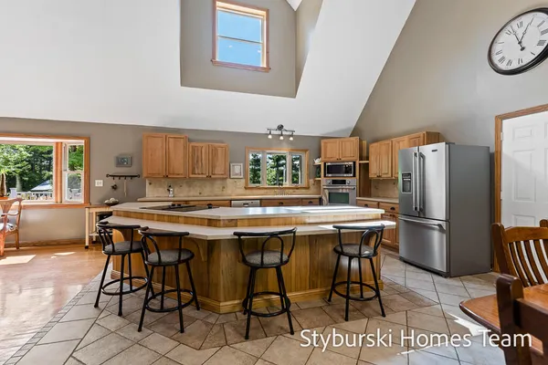 $600,000 | 226 North 176th Avenue, Walkerville, MI 49459