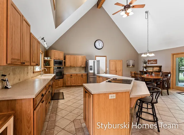 $900,000 | 226 North 176th Avenue, Walkerville, MI 49459