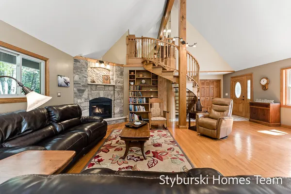 $600,000 | 226 North 176th Avenue, Walkerville, MI 49459