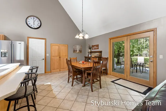 $900,000 | 226 North 176th Avenue, Walkerville, MI 49459