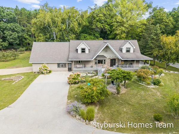 $600,000 | 226 North 176th Avenue, Walkerville, MI 49459