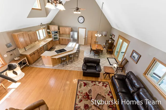 $900,000 | 226 North 176th Avenue, Walkerville, MI 49459