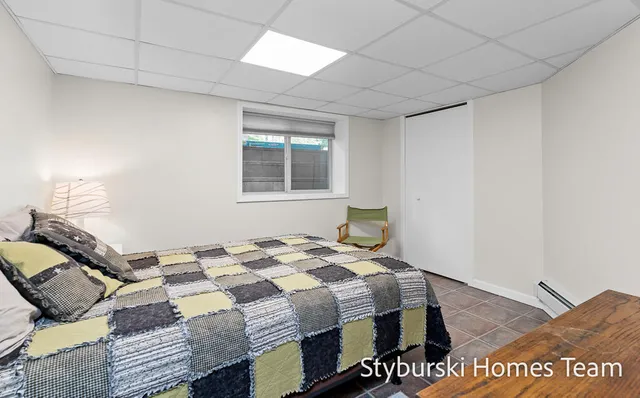 $900,000 | 226 North 176th Avenue, Walkerville, MI 49459