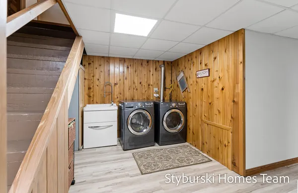 $600,000 | 226 North 176th Avenue, Walkerville, MI 49459
