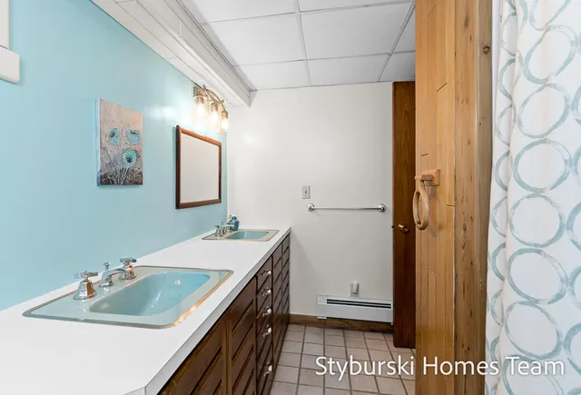 $900,000 | 226 North 176th Avenue, Walkerville, MI 49459