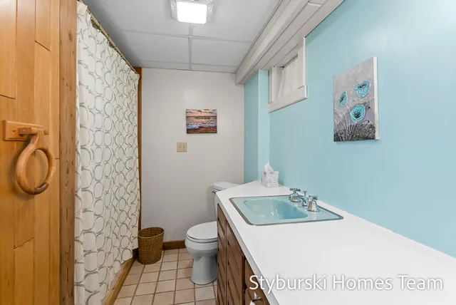 $900,000 | 226 North 176th Avenue, Walkerville, MI 49459