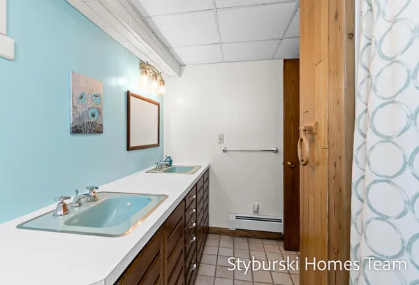 $600,000 | 226 North 176th Avenue, Walkerville, MI 49459