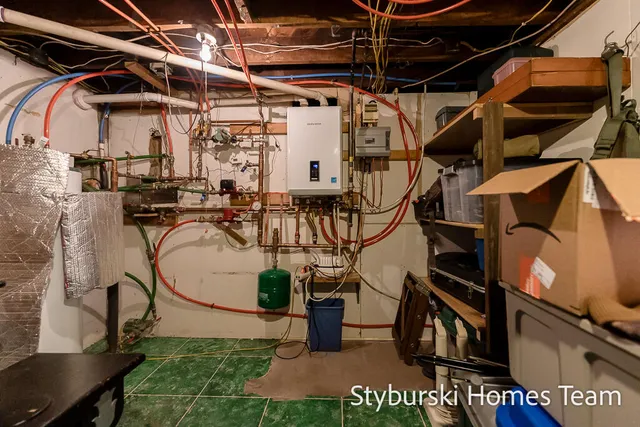 $900,000 | 226 North 176th Avenue, Walkerville, MI 49459