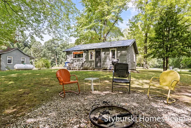 $900,000 | 226 North 176th Avenue, Walkerville, MI 49459