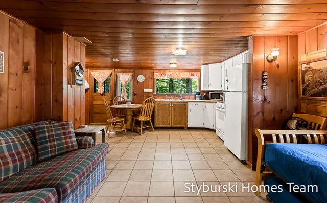 $900,000 | 226 North 176th Avenue, Walkerville, MI 49459