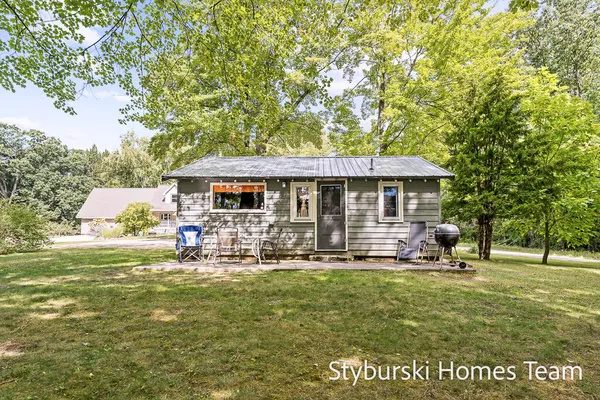 $600,000 | 226 North 176th Avenue, Walkerville, MI 49459