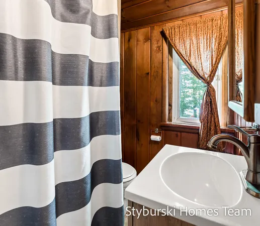 $900,000 | 226 North 176th Avenue, Walkerville, MI 49459