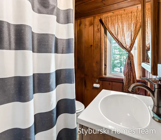 $900,000 | 226 North 176th Avenue, Walkerville, MI 49459