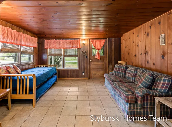 $600,000 | 226 North 176th Avenue, Walkerville, MI 49459